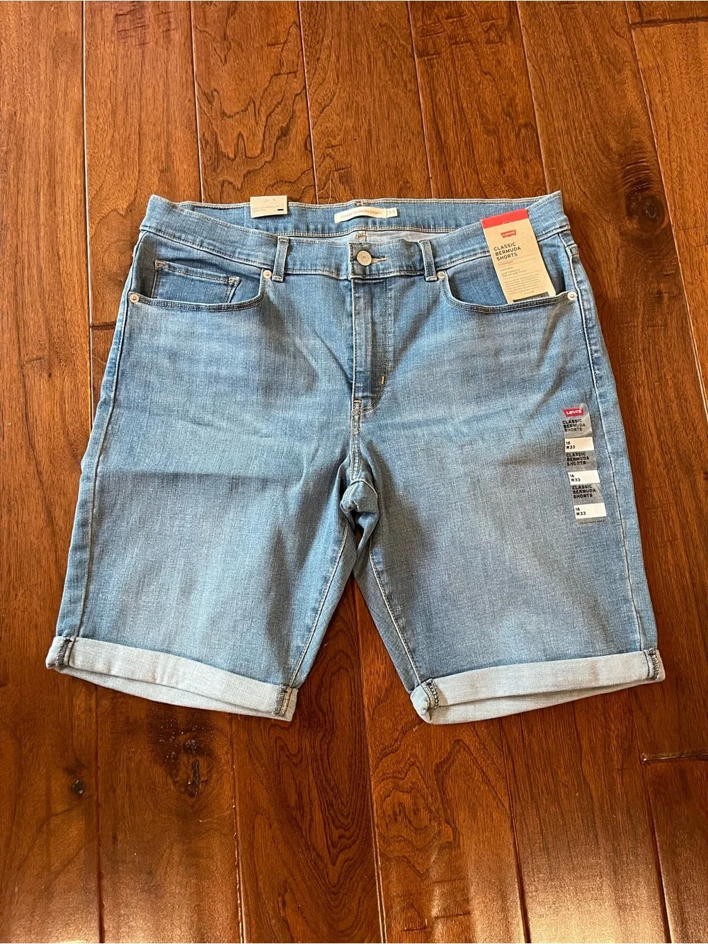 Levi's Classic Bermuda Shorts Description